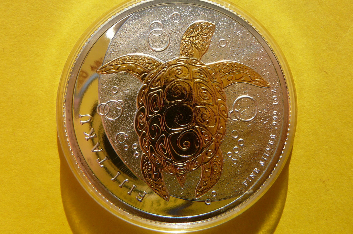 2$ FIJI 2011 - ŻÓŁW SZYLKRETOWY Ag/Au 999 UNCJA