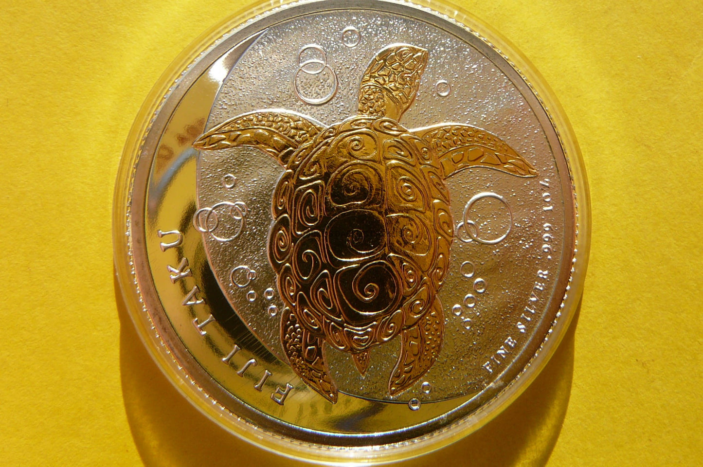 2$ FIJI 2011 - ŻÓŁW SZYLKRETOWY Ag/Au 999 UNCJA